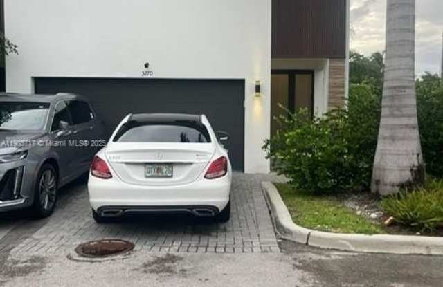 Photo of 3270 SW 44th St