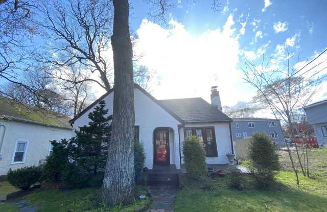 208 Woodcrest Road