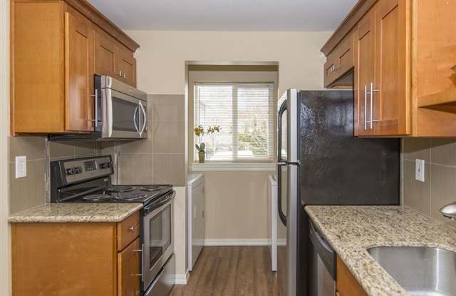 17662 NW Concordia Court #11 ~ Move in Special!! 1st Month's Rent FREE!!