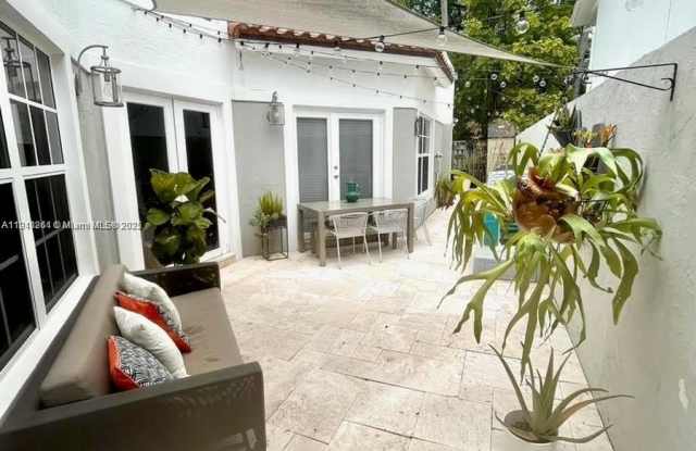 Photo of 3070 Allamanda St