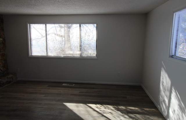 2330 Linda Vista