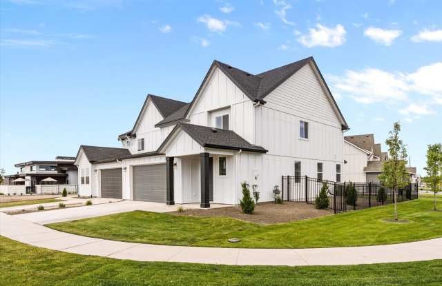 BRAND NEW Stunning 4‑Bed, 3‑Bath Townhome That Feels Like a Detached House