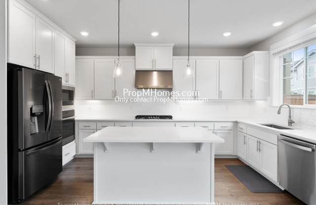 Luxury 5-Bedroom Home in South Cooper Mountain!