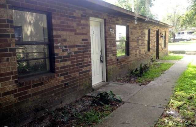919 N Iowa Avenue Apartment 3