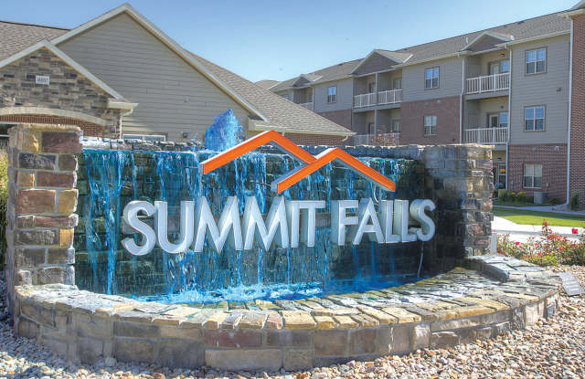 Lincoln Summit Falls Apartments & Townhomes