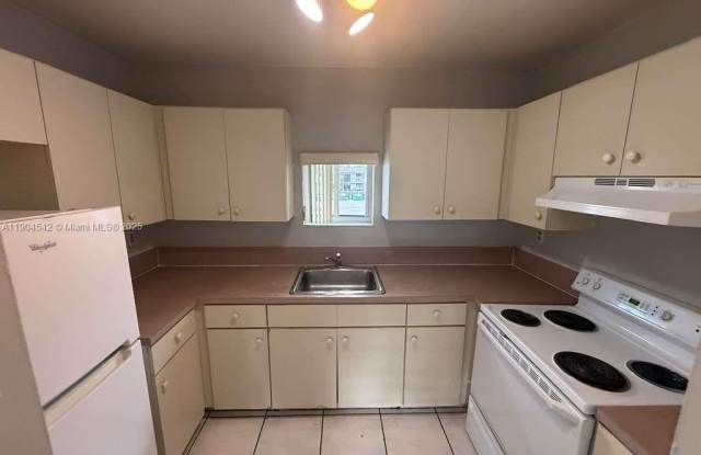 Photo of 5611 W 25th Ct