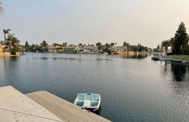 SPECIAL OF THE MONTH - Beautiful NW Bakersfield Home with Lake Access!!