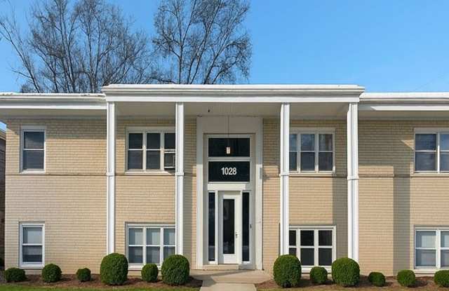 Photo of 1028 E Division St