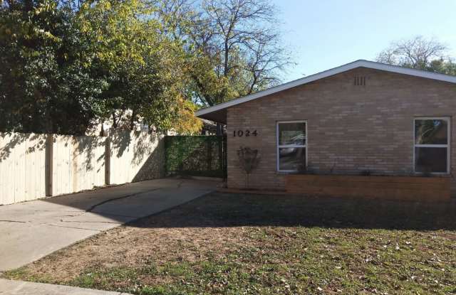 **APPLICATION RECEIVED** Available Now! 2 Bedroom / 1 Bath Duplex! - 1024 Edison Drive, San Antonio, TX 78201