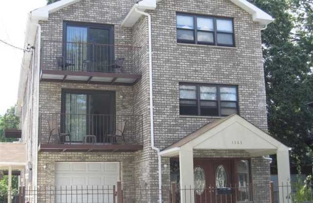 Photo of 1363 Gillespie Avenue