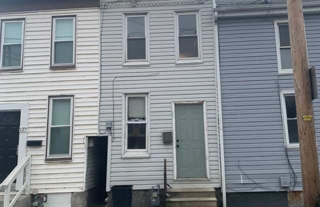 Future Rental-Cozy 1 Bedroom House with bonus loft, yard-near Rev’s Stadium York City SD - 129 Arch Street, York, PA 17401