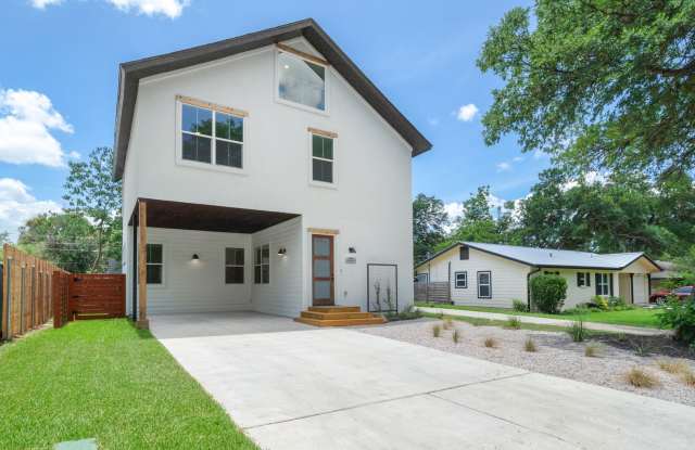 Gorgeous Newer Build 3 bedroom, 2.5 bathroom home in Westgate!!!