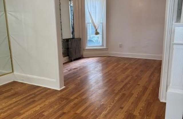 6422 N LAMBERT Street