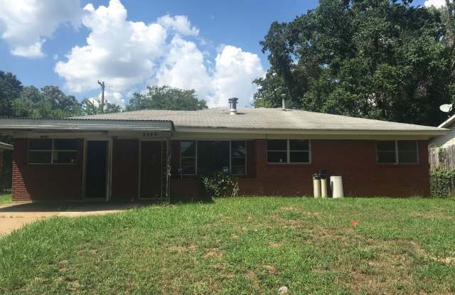 1015 Pine Tree Dr.