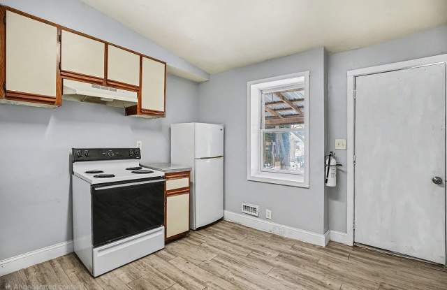 126 W Elm St