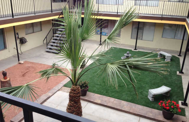 Unit 13 - 1116 East Ogden Ave