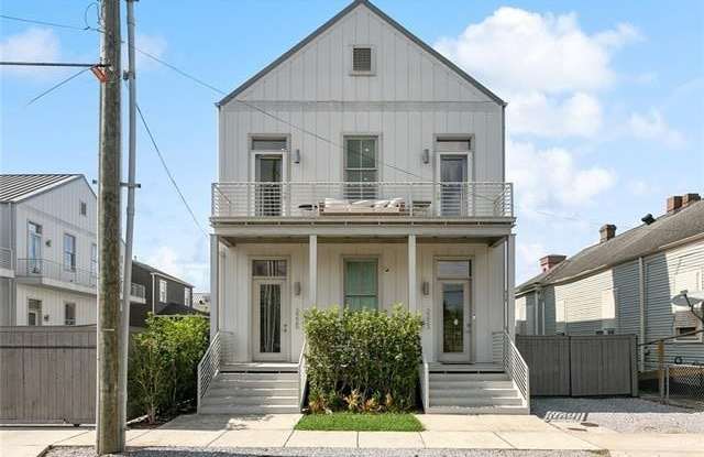 2223 ST THOMAS Street