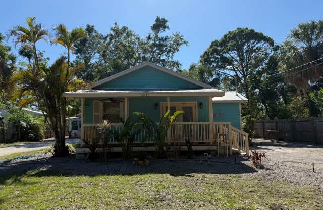 3/2 Cottage Available! No deposit if qualified!