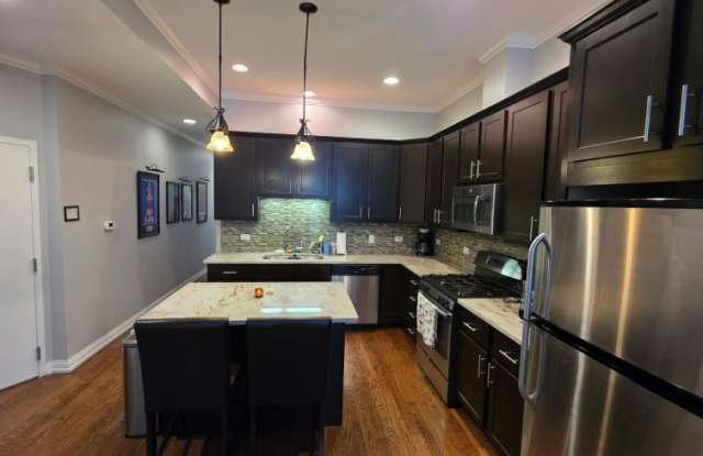 2835 N Clark