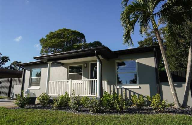 Photo of 5817 DARTMOUTH AVENUE N