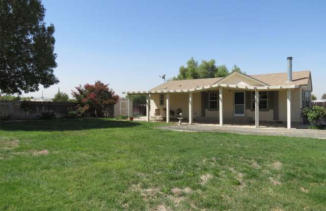 19827 Mariposa Avenue-  Unit B