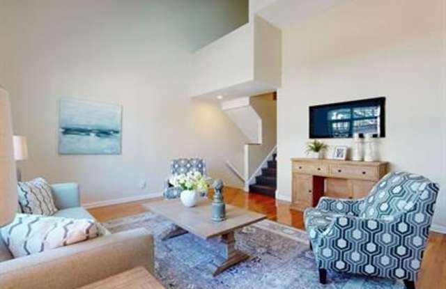 Allston Townhouse 5 Bed / 2.5 Bath – 3 Parking Spaces – 9/1