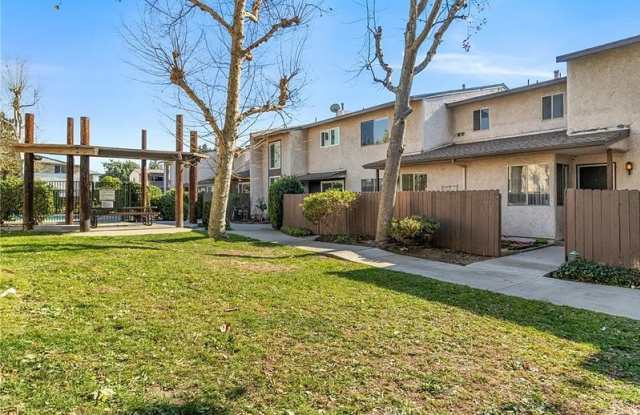 809 East Acacia Avenue E