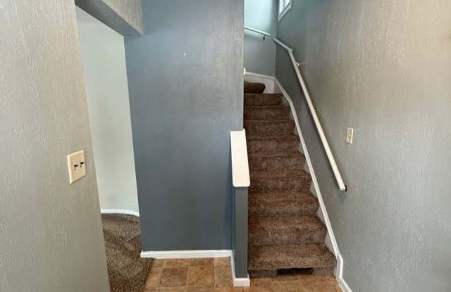 AVAILABLE NOW - 4 bed/1.5 bath Home In Superior