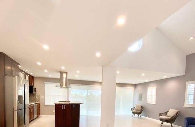 98-1810 Kaahumanu Street