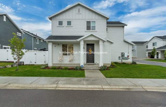 3884 S 3010 W - 3884 South 3010 West, West Haven, UT 84401