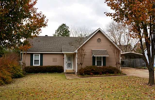 173 WILSON - 173 Wilson St, Collierville, TN 38017