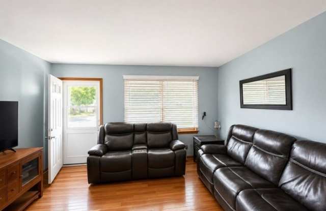 438 Seaton Ave