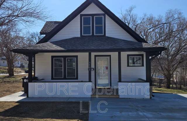 3901 Curtis Ave