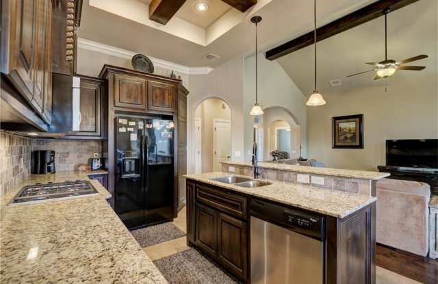 4 Bedrooms/3Car/Storm Shelter-In Edmond Schools-Community Pool