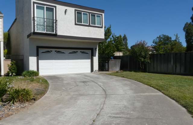 Bright Cambrian 3 Bedroom 2.5 Bath Home w/Office