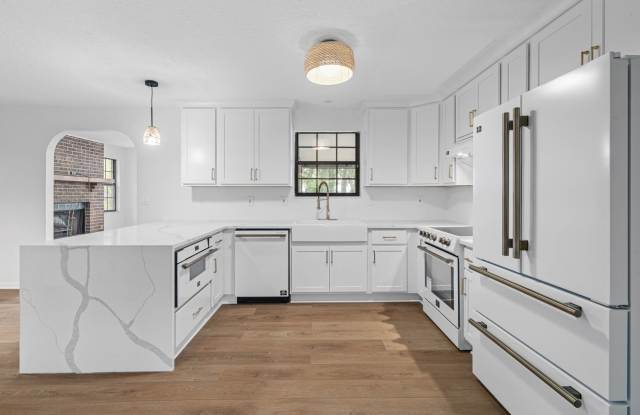 Fully Furnished 3/2 Riverfront Brick Ranch, Access to the St Johns River, Dock