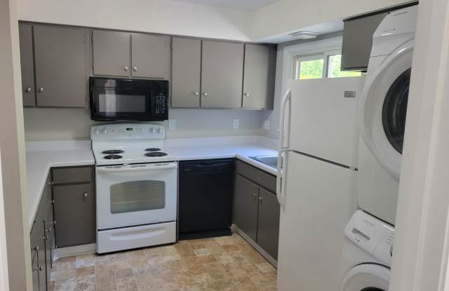 Charming Townhouse Minutes from North Hills