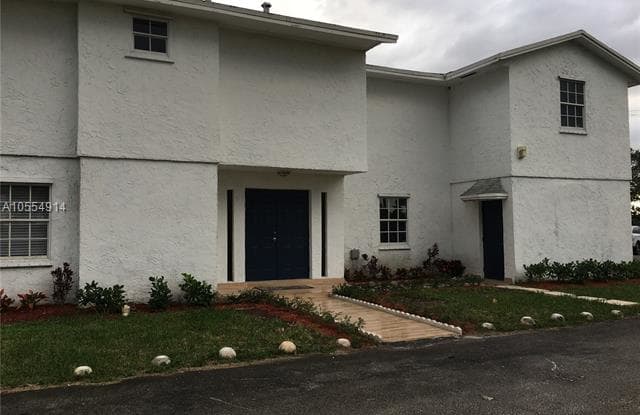 9670 SW 81st Ln - 9670 Southwest 81st Lane, Kendall, FL 33173