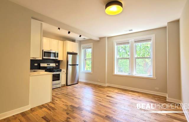 654 W Wrightwood Ave