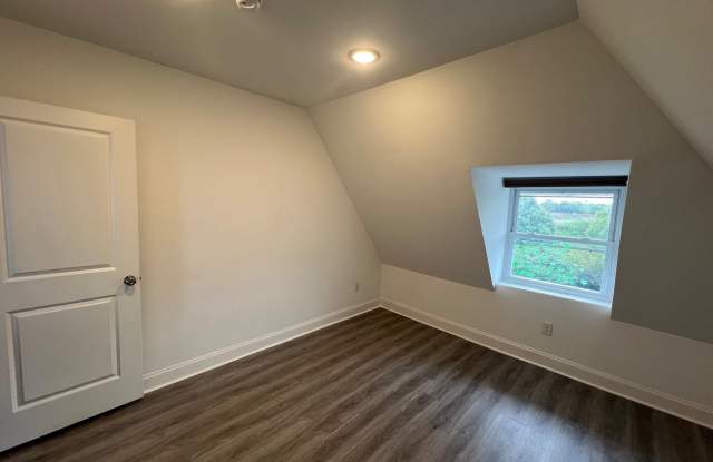 1829 N 33RD Street unit: 4