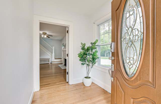 Photo of 364 Brightwood Ave