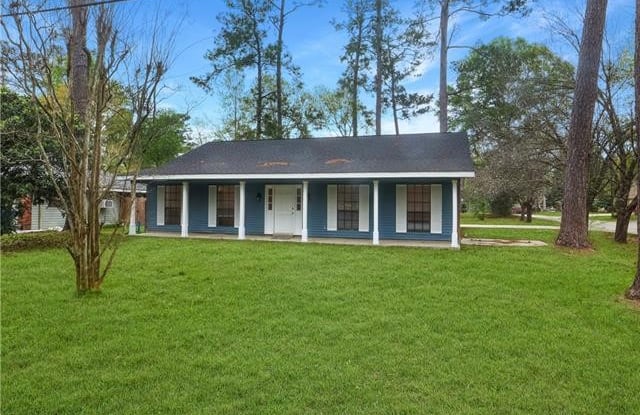 726 E 1 ST Avenue - 726 East 1st Avenue, Covington, LA 70433