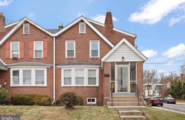 2923 N VAN BUREN Street