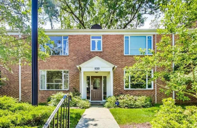 Photo of 10301 MONTROSE Avenue unit: 101