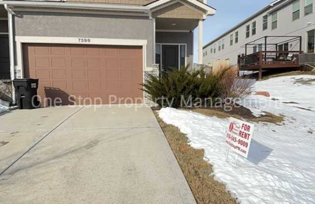 Beautiful 3 Bedroom, 2.5 Bathroom, 2 Car Garage Townhome in Parkville