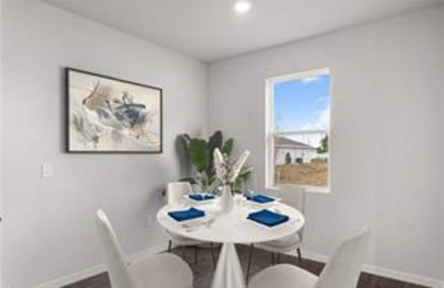 305 Northwest 18th Place