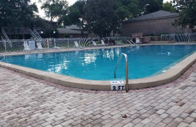 452 Banyon Tree Cir Apt 202