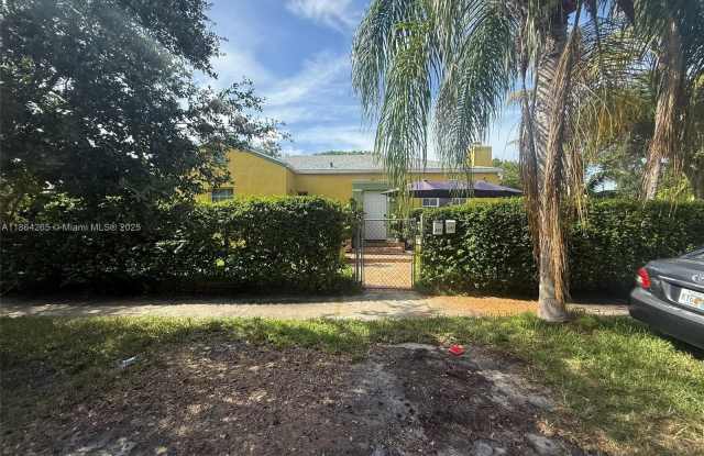 Photo of 695 NE 81st St