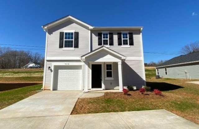 Beautiful 3 Bedroom, 2 1/2 Bathroom Home off Robinhood Rd in Winston!