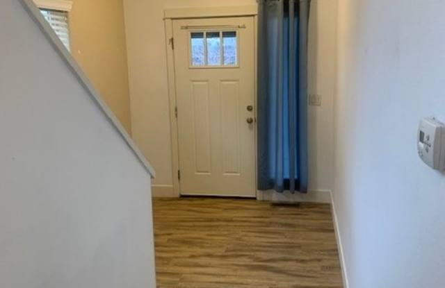 4 Bed/2.5 Bath Single Family Home in SE Bend